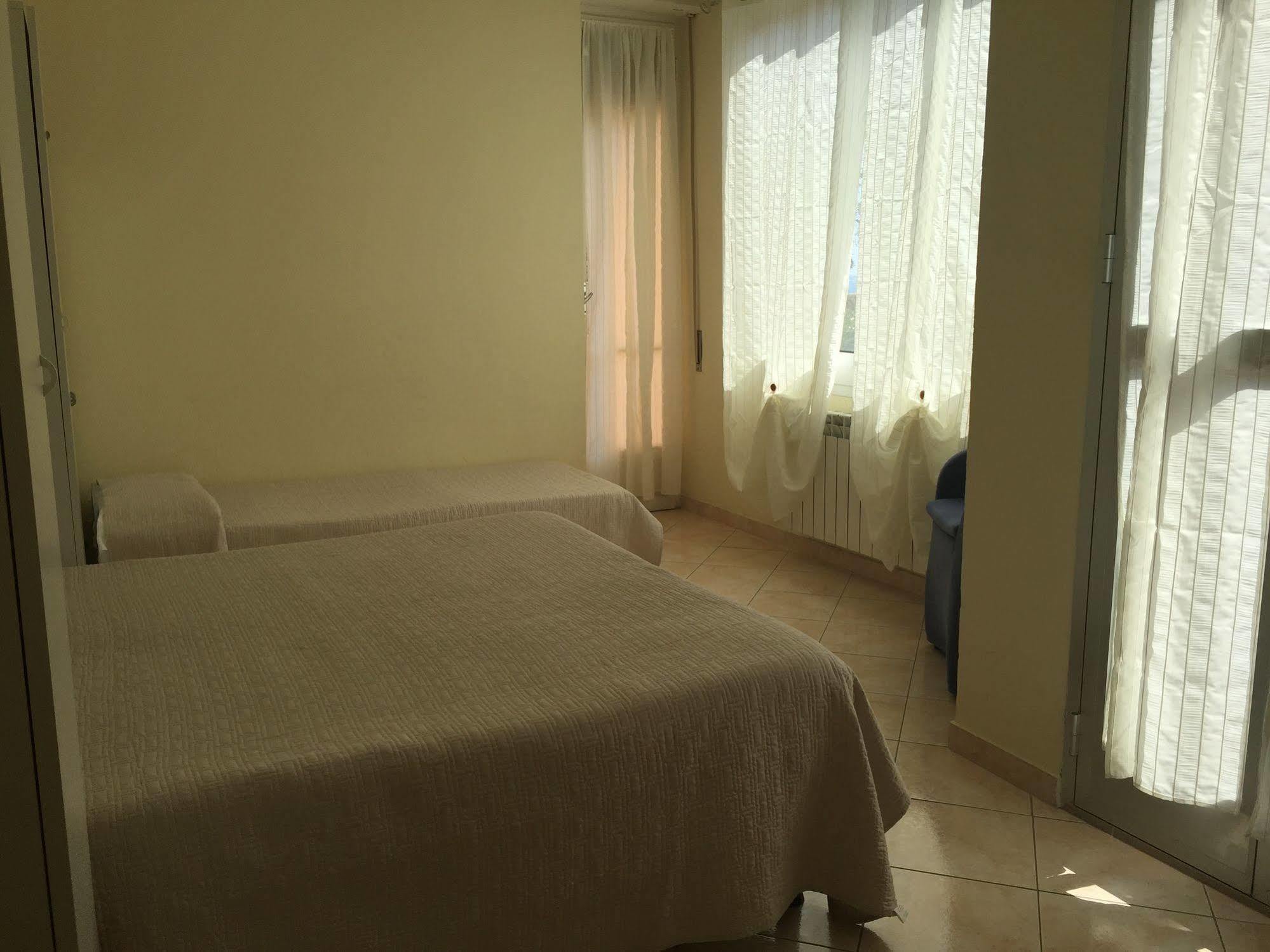 Hotel Lora Rda Luxury Bordighera Bagian luar foto