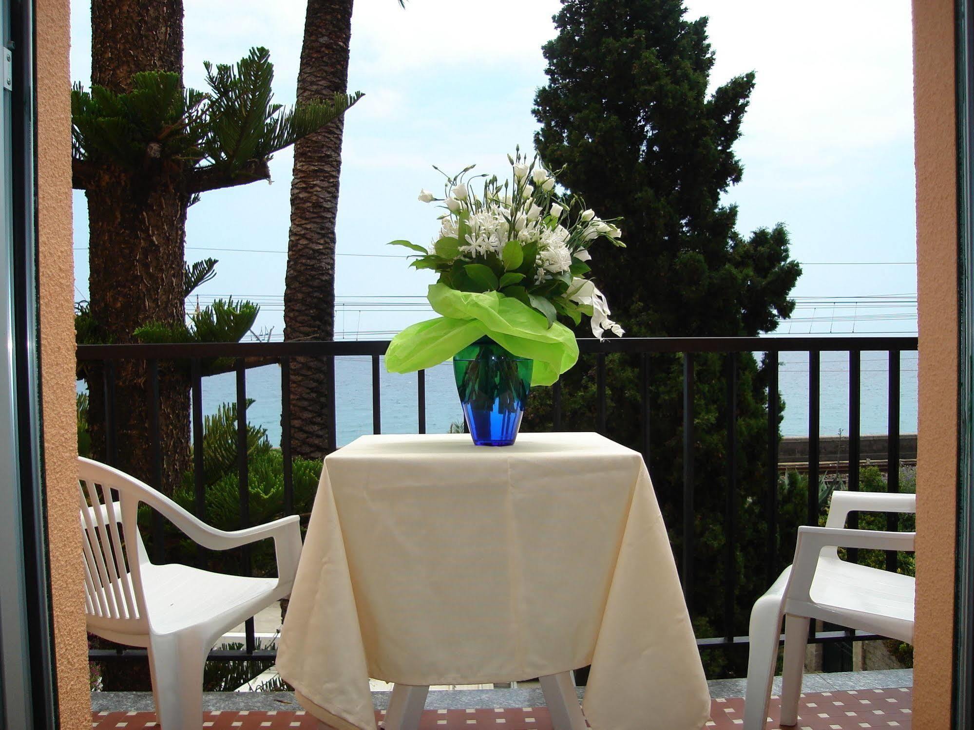 Hotel Lora Rda Luxury Bordighera Bagian luar foto