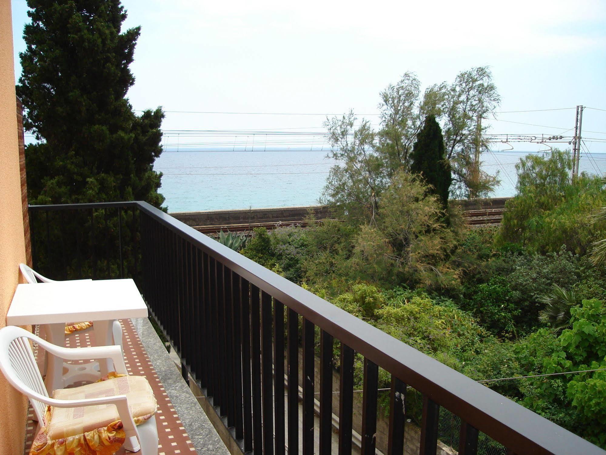 Hotel Lora Rda Luxury Bordighera Bagian luar foto